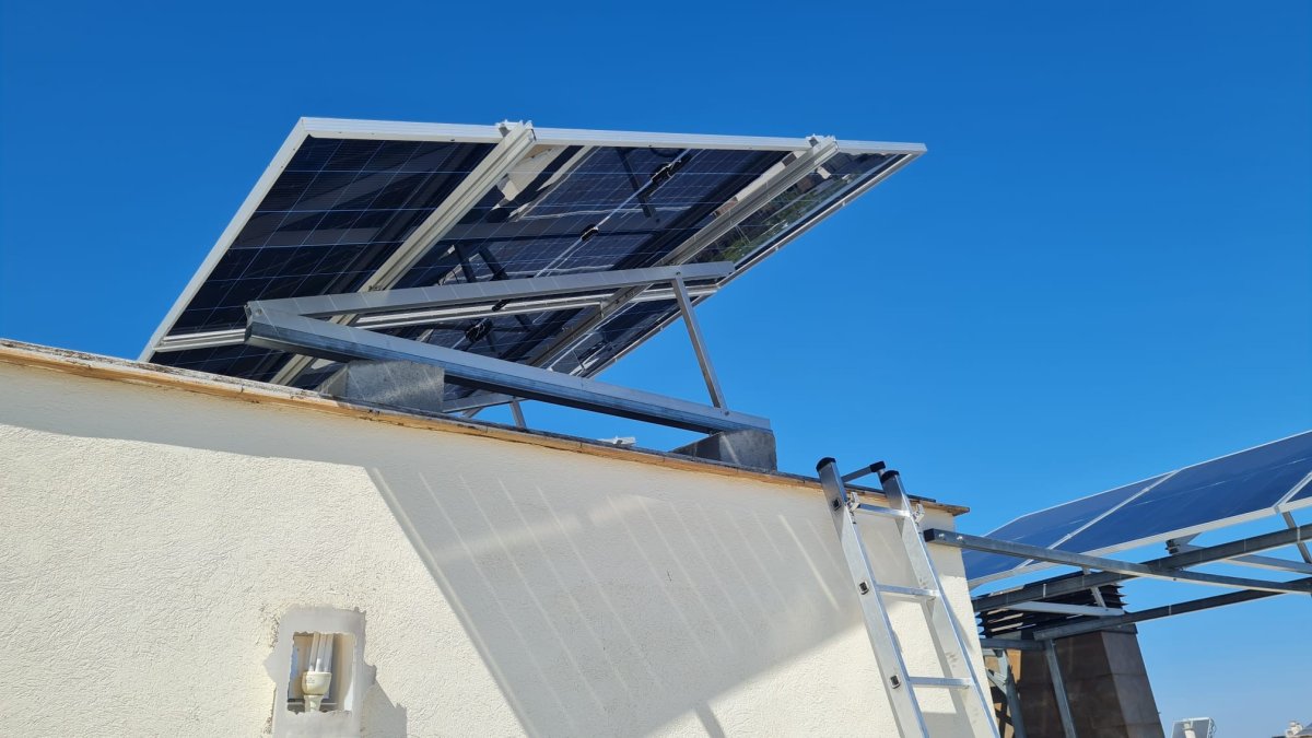 Victoria Kent Huelva Estructura placas solares triangulo