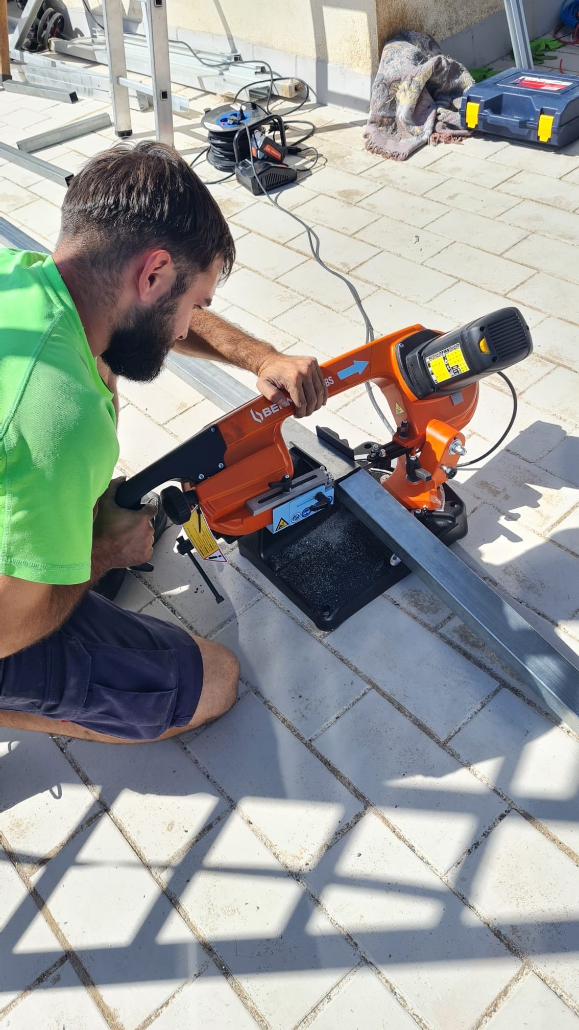 Alejandro Climaonuba, Huelva. Sierra eléctrica para corte